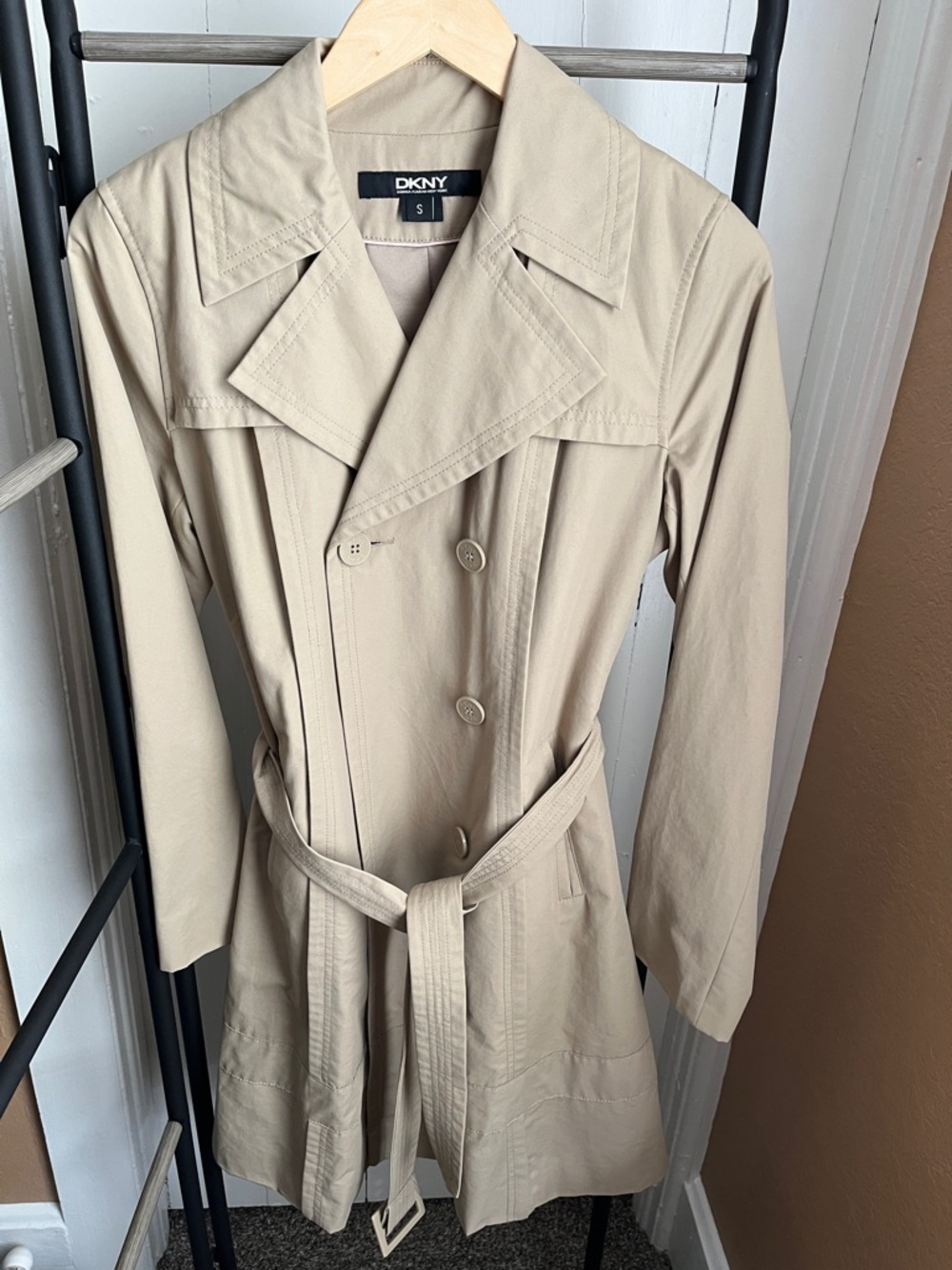 DKNY Womens Light Beige Double-Breasted Trench Coat with Belt